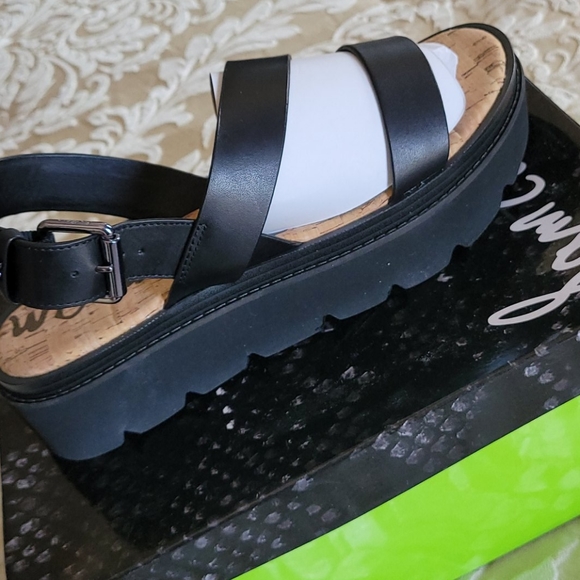 Shoes - Picture 2 of 5